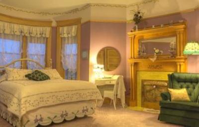 фото отеля Ferris Mansion Bed and Breakfast