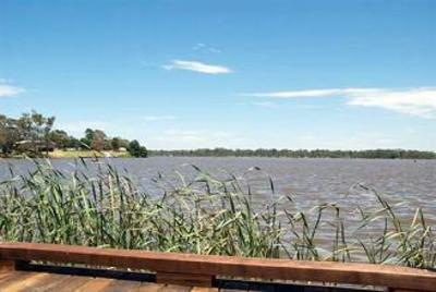 фото отеля Nagambie Motor Inn & Conference Centre