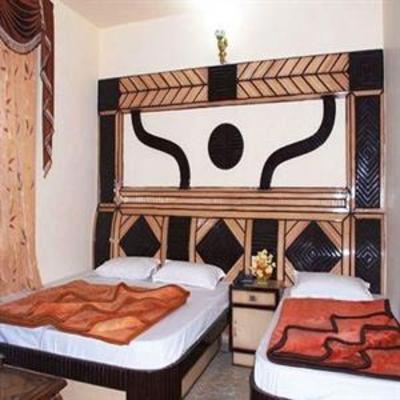 фото отеля Western Queen Hotel