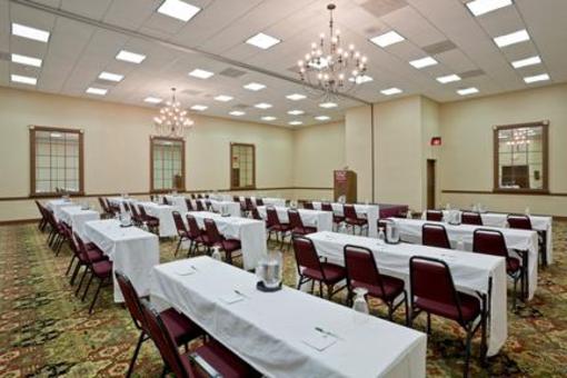 фото отеля Holiday Inn Lawrence