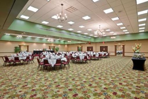 фото отеля Holiday Inn Lawrence