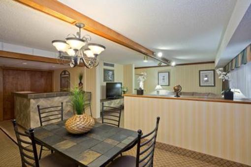 фото отеля Holiday Inn Lawrence