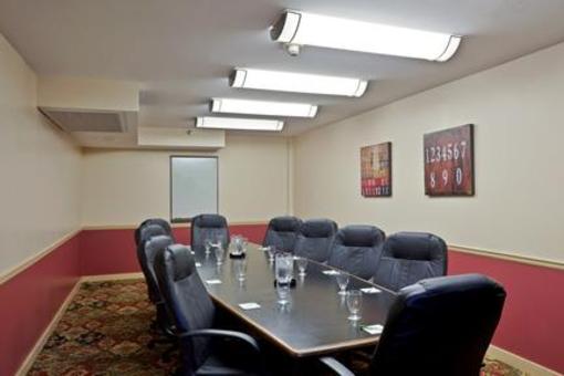 фото отеля Holiday Inn Lawrence