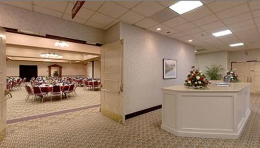 фото отеля Holiday Inn Lawrence