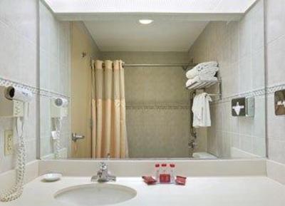 фото отеля Ramada Plaza Hotel Newark Intl Airport EWR