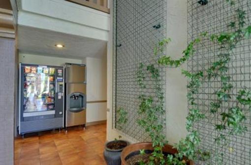 фото отеля Vagabond Inn Executive SFO Airport
