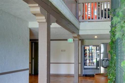фото отеля Vagabond Inn Executive SFO Airport