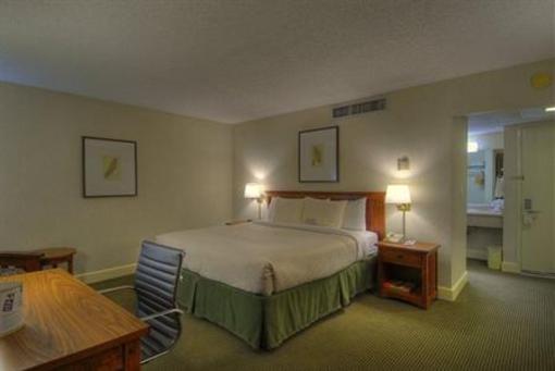 фото отеля Vagabond Inn Executive SFO Airport