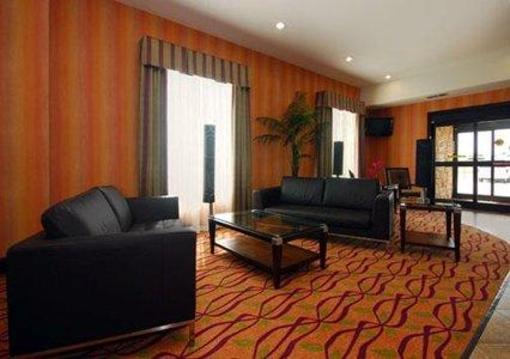 фото отеля Comfort Suites Dallas