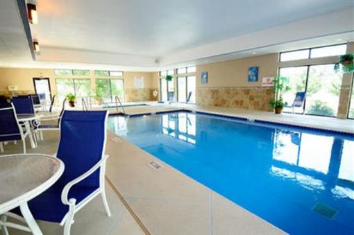 фото отеля Holiday Inn Express Delafield