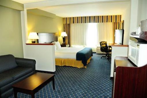фото отеля Holiday Inn Express Delafield
