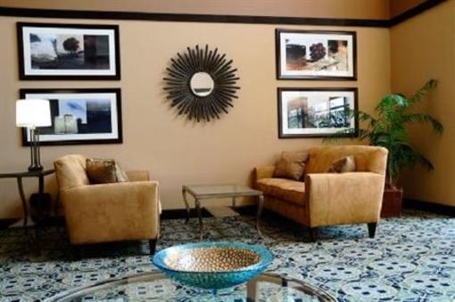 фото отеля Holiday Inn Express Delafield