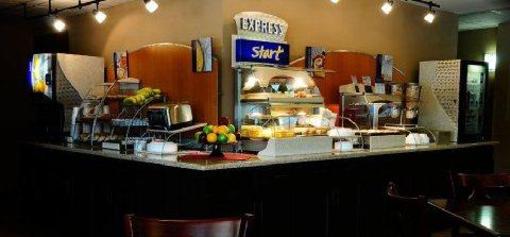 фото отеля Holiday Inn Express Delafield