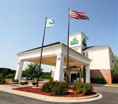 фото отеля Holiday Inn Express Delafield