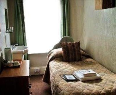 фото отеля Claremont Bed & Breakfast Bournemouth