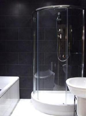 фото отеля Six Brunton Place Guest House
