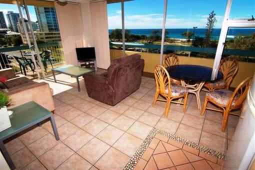 фото отеля Hi Ho Beach Apartments