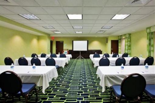 фото отеля Holiday Inn Express Hotel & Suites Orlando Apopka