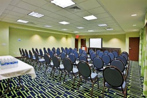 фото отеля Holiday Inn Express Hotel & Suites Orlando Apopka