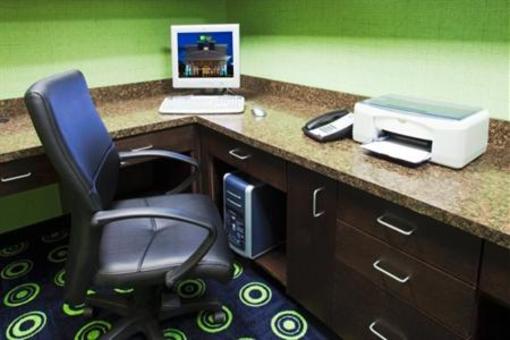 фото отеля Holiday Inn Express Hotel & Suites Orlando Apopka
