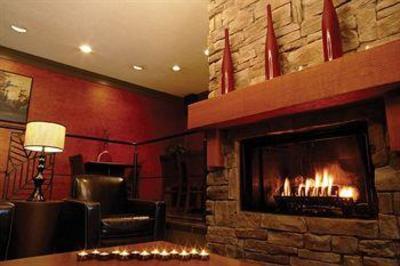 фото отеля Whistler Village Inn & Suites
