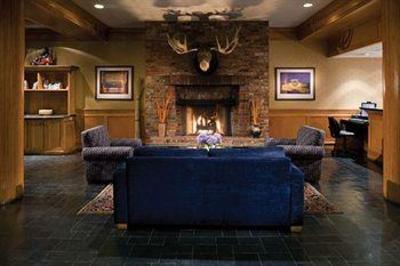 фото отеля Whistler Village Inn & Suites