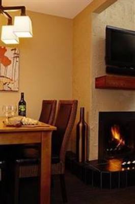 фото отеля Whistler Village Inn & Suites
