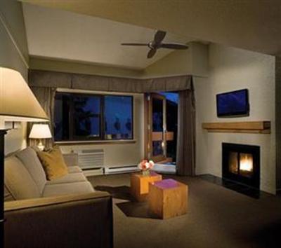 фото отеля Whistler Village Inn & Suites