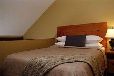 фото отеля Whistler Village Inn & Suites