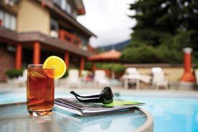фото отеля Whistler Village Inn & Suites