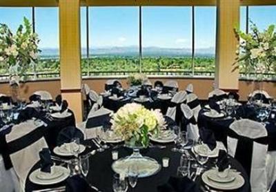 фото отеля Courtyard by Marriott Denver Cherry Creek