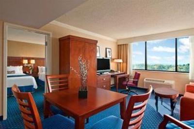 фото отеля Courtyard by Marriott Denver Cherry Creek