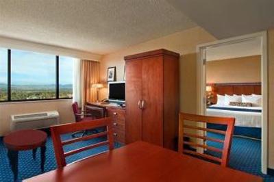 фото отеля Courtyard by Marriott Denver Cherry Creek