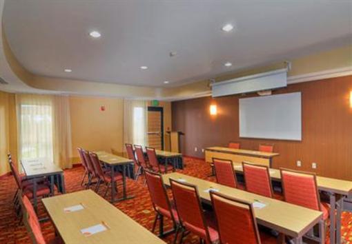фото отеля Courtyard by Marriott Medford Airport