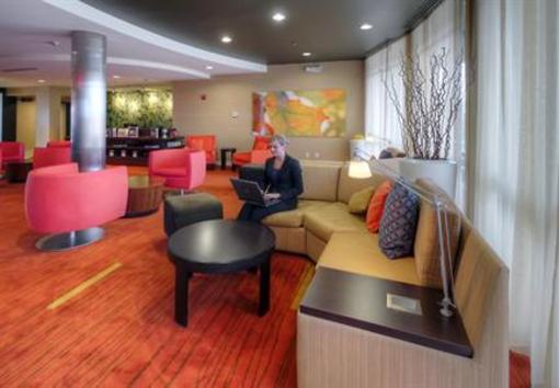 фото отеля Courtyard by Marriott Medford Airport