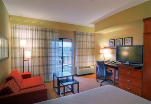 фото отеля Courtyard by Marriott Medford Airport