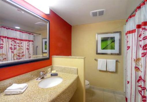 фото отеля Courtyard by Marriott Medford Airport