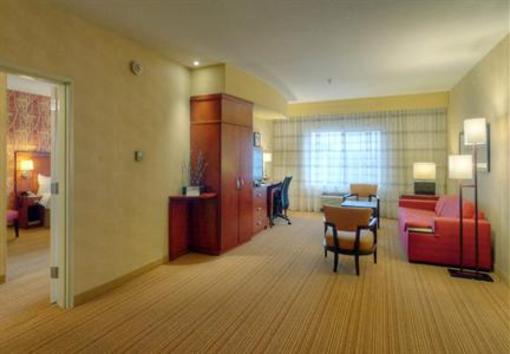 фото отеля Courtyard by Marriott Medford Airport