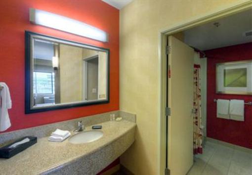 фото отеля Courtyard by Marriott Medford Airport