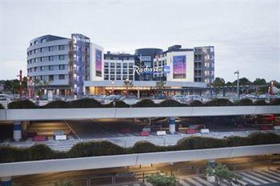 фото отеля Radisson Blu Hotel Hamburg Airport