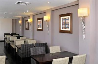 фото отеля Holiday Inn Express Crewe