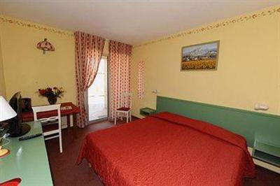 фото отеля Hotel Residence Lou Paradou Greoux-les-Bains
