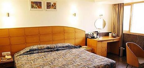 фото отеля Ramee Guestline Hotel Khar