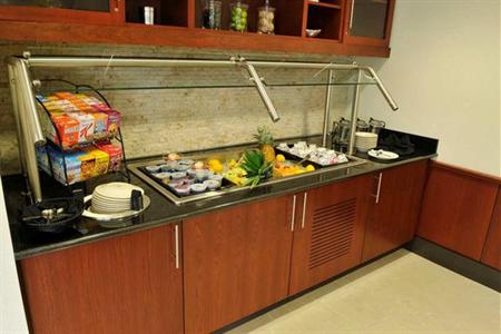 фото отеля Hilton Garden Inn Louisville Northeast