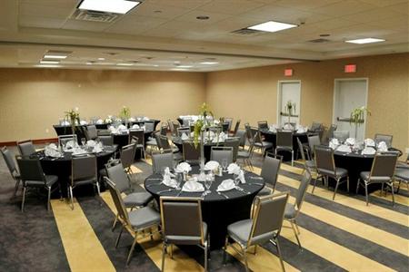 фото отеля Hilton Garden Inn Louisville Northeast