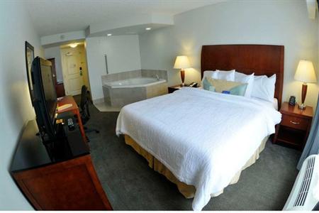 фото отеля Hilton Garden Inn Louisville Northeast