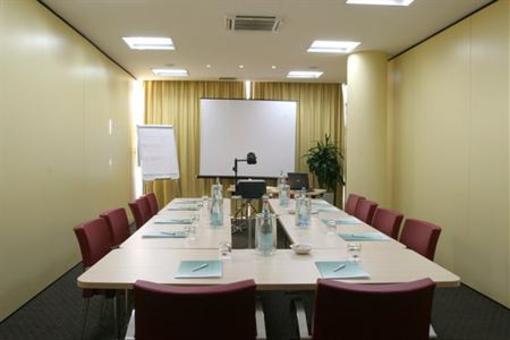 фото отеля Holiday Inn Turin Corso Francia
