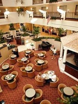 фото отеля Embassy Suites Fort Myers