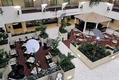 фото отеля Embassy Suites Fort Myers