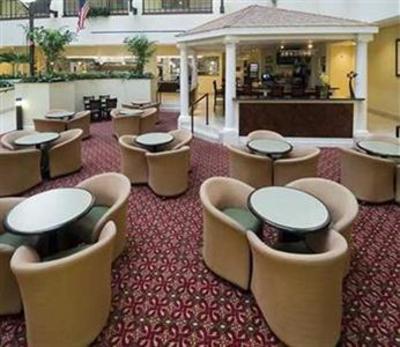 фото отеля Embassy Suites Fort Myers